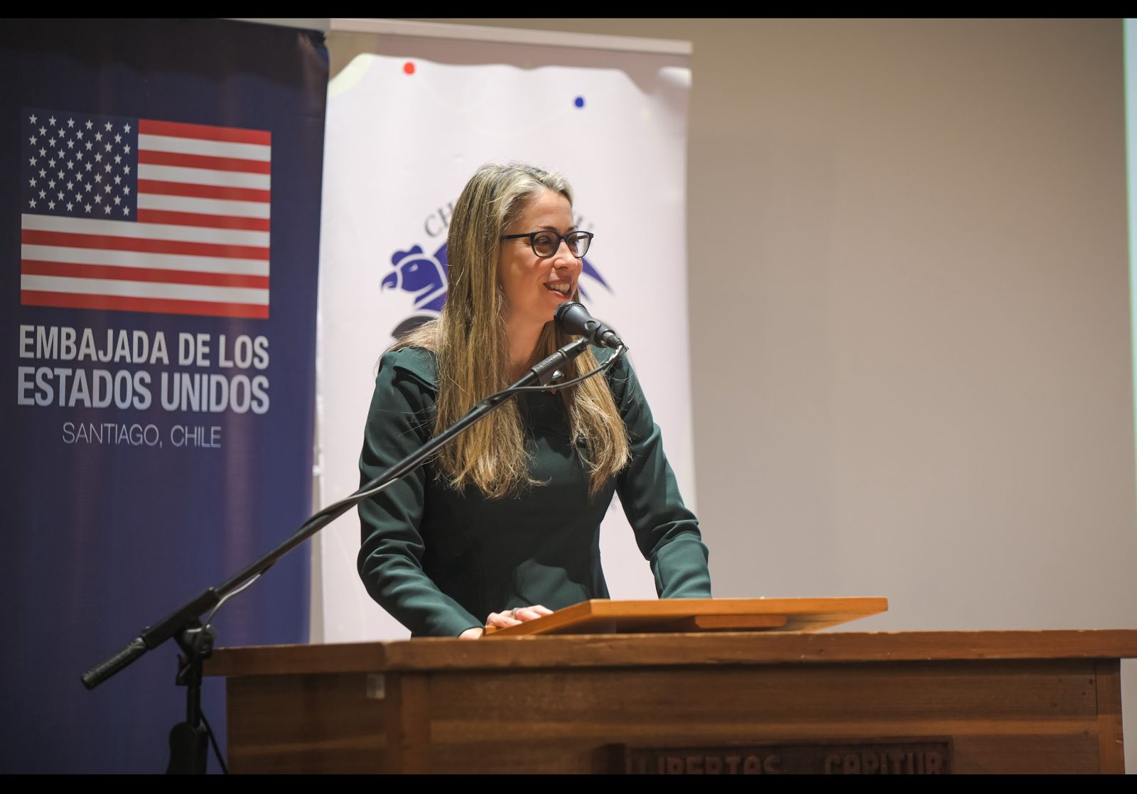 Leslie Olave, Presidenta de State Alumni Chile, interviene en evento oficial de la Embajada de los Estados Unidos
